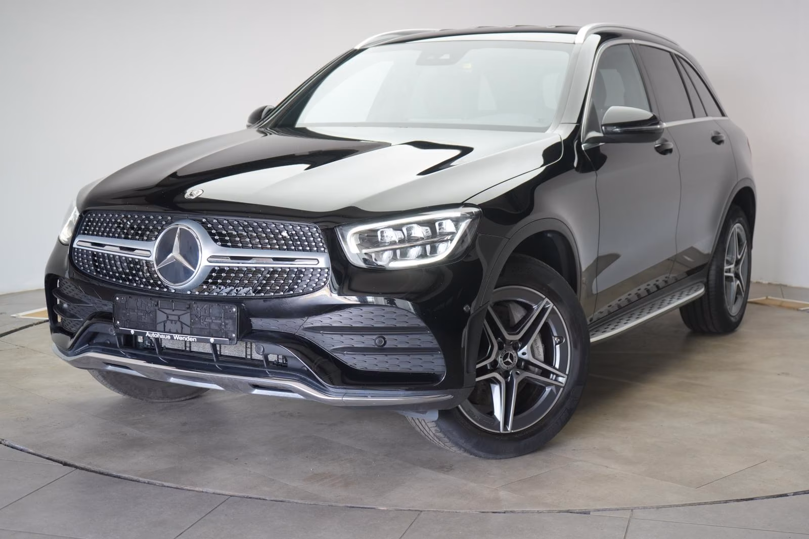 (B-515) Mercedes-Benz(Hybrid) GLC 300 de 4Matic 9G-Tronic AMG CarPlay/Tem - Image 3