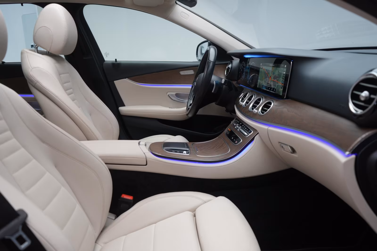 (B-662) Mercedes-Benz(Hybrid) E 300 de T 9G-Tronic Avantgarde Distronic/Kamera - Image 9