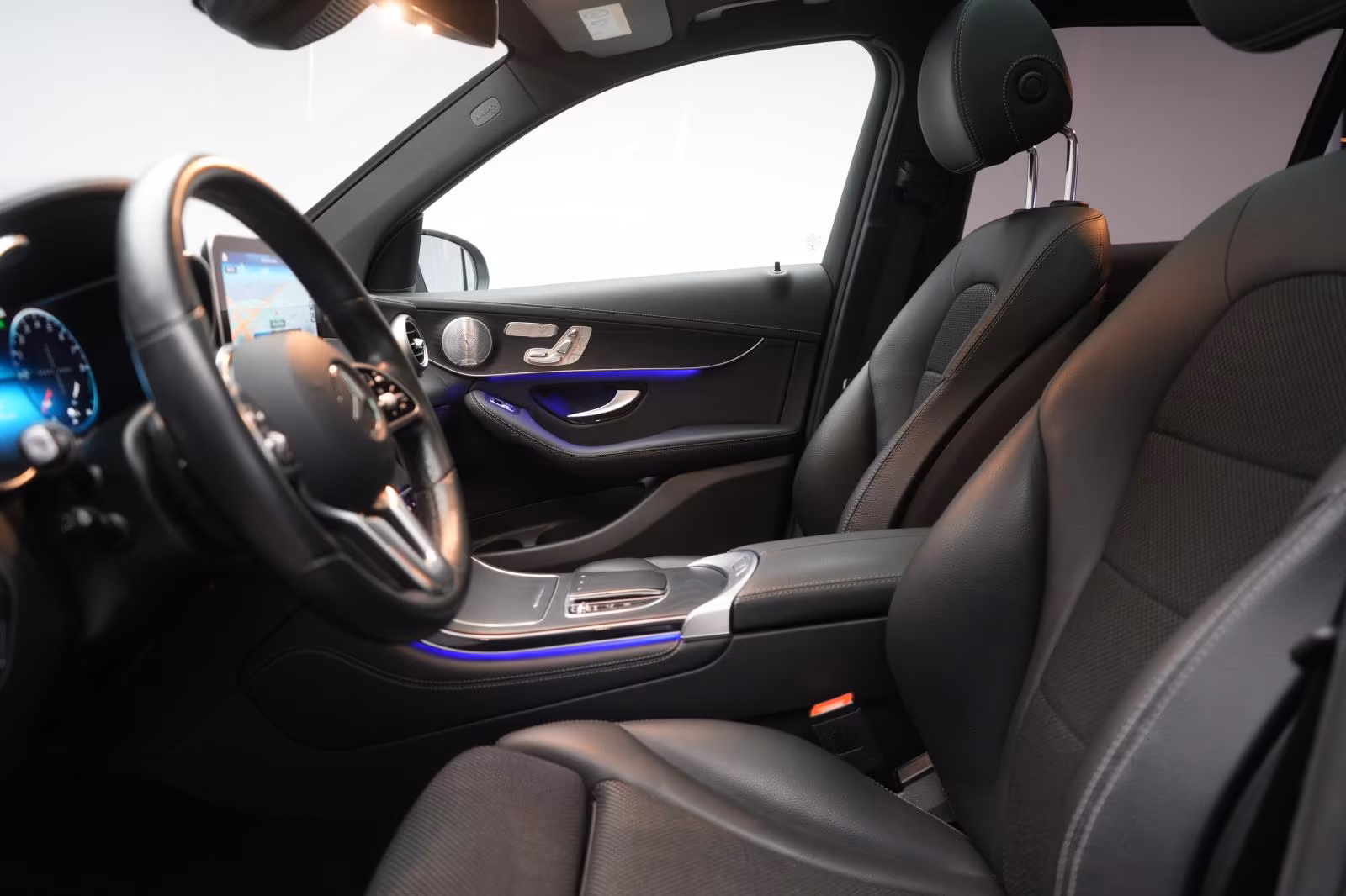 (B-473) Mercedes-Benz(Hybrid) GLC 300 e 4Matic 9G-Tronic Distronic/Kamera/ - Image 6