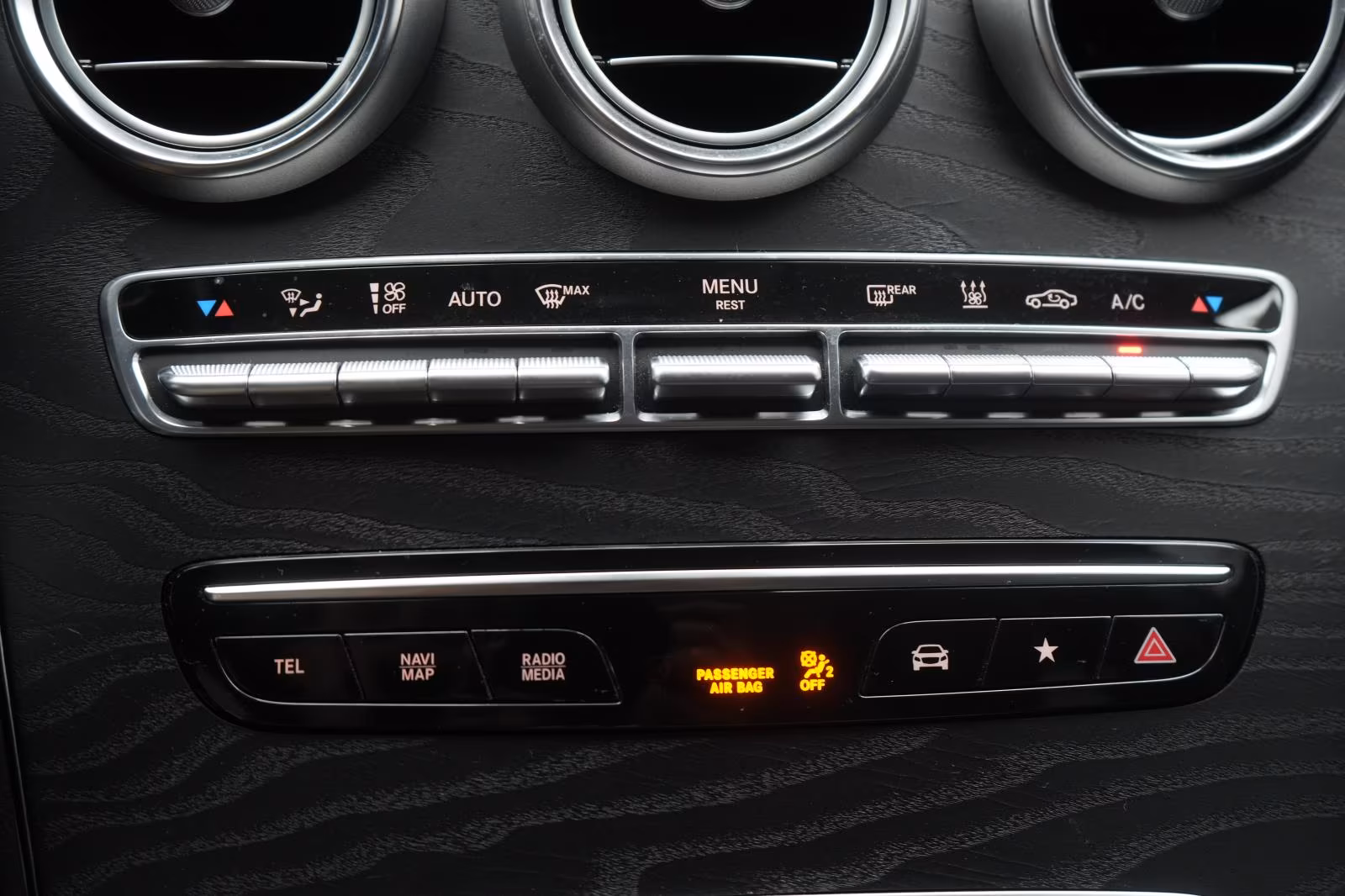 (B-084) Mercedes-Benz(Hybrid) GLC 300 de 4Matic 9G-Tronic AMG Line CarPlay/ - Image 24