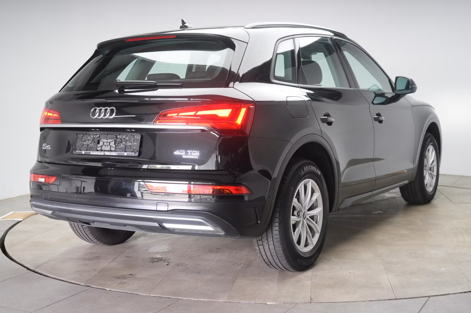 (B-498) Audi Q5 40 TDI quattro S tronic CarPlay/Temp/Virtual/ - Image 5