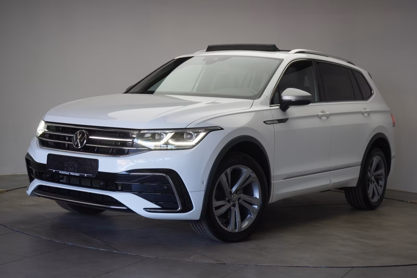 (B-609) Volkswagen Tiguan Allspace 2.0 TDI 4Motion DSG R-Line ACC/K - Image 3
