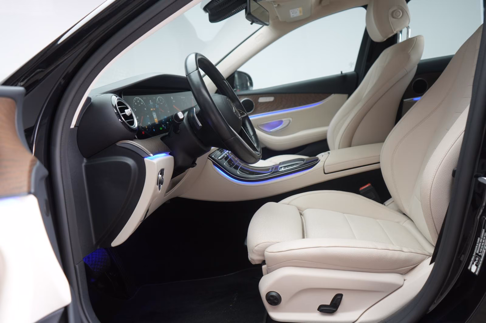 (B-724) Mercedes-Benz(Hybrid) E 300 de T 9G-Tronic AMG CarPlay/Temp/Kamera - Image 6