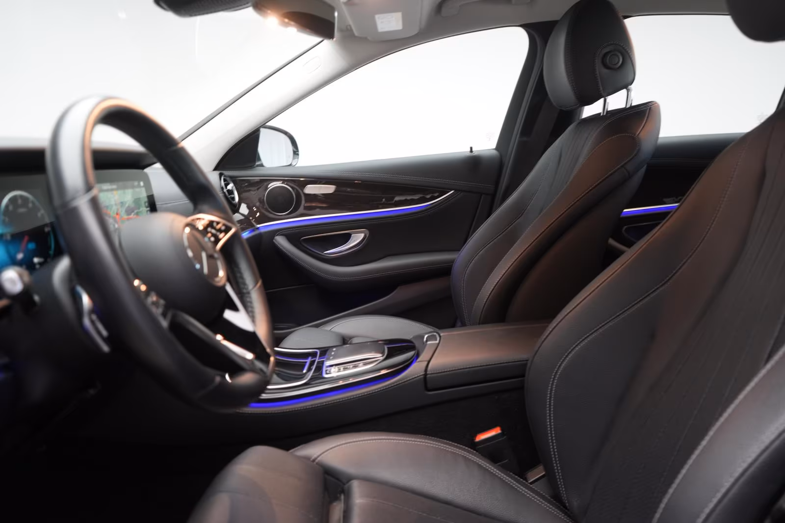 (B-128) Mercedes-Benz(Hybrid) E 300 de 9G-Tronic Exclusive Leder/Distronic/Ka - Image 6