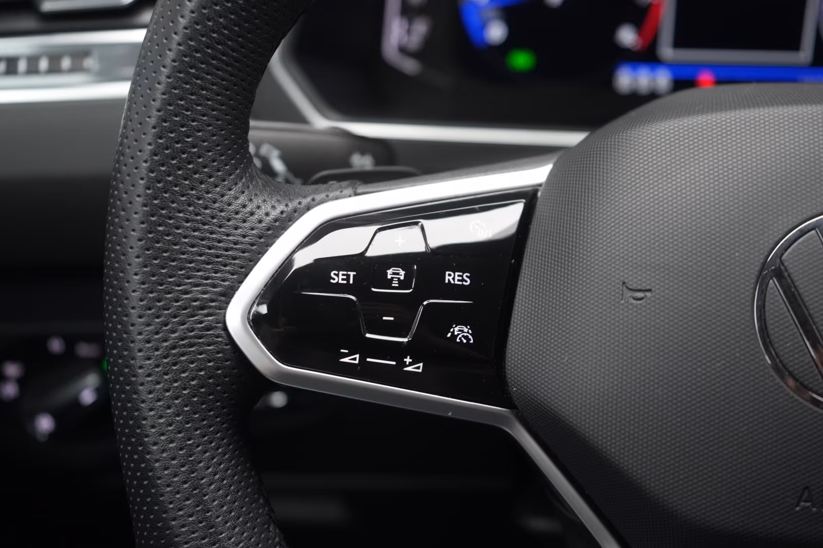 (B-537) Volkswagen Tiguan Allspace 2.0 TSI 4Motion DSG R-Line ACC/K - Image 20