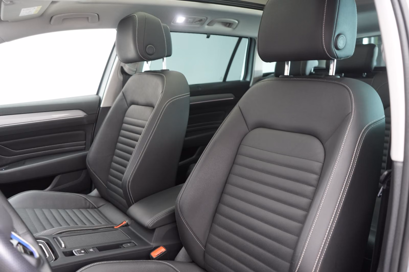 (B-617) Volkswagen(Hybrid) Passat Variant 1.4 TSI DSG GTE ACC/Kamera/Pano/L - Image 7