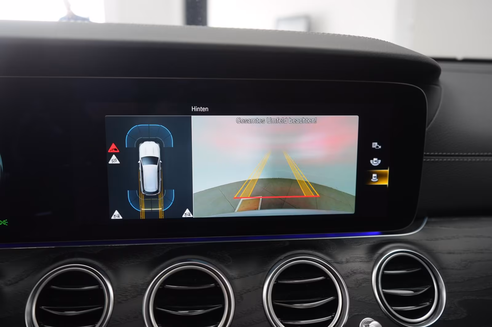 (B-141) Mercedes-Benz(Hybrid) E 300 de T 9G-Tronic AMG Distronic/Kamera/Pano - Image 17