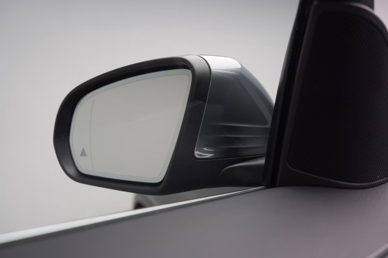 (B-473) Mercedes-Benz(Hybrid) GLC 300 e 4Matic 9G-Tronic Distronic/Kamera/ - Image 22