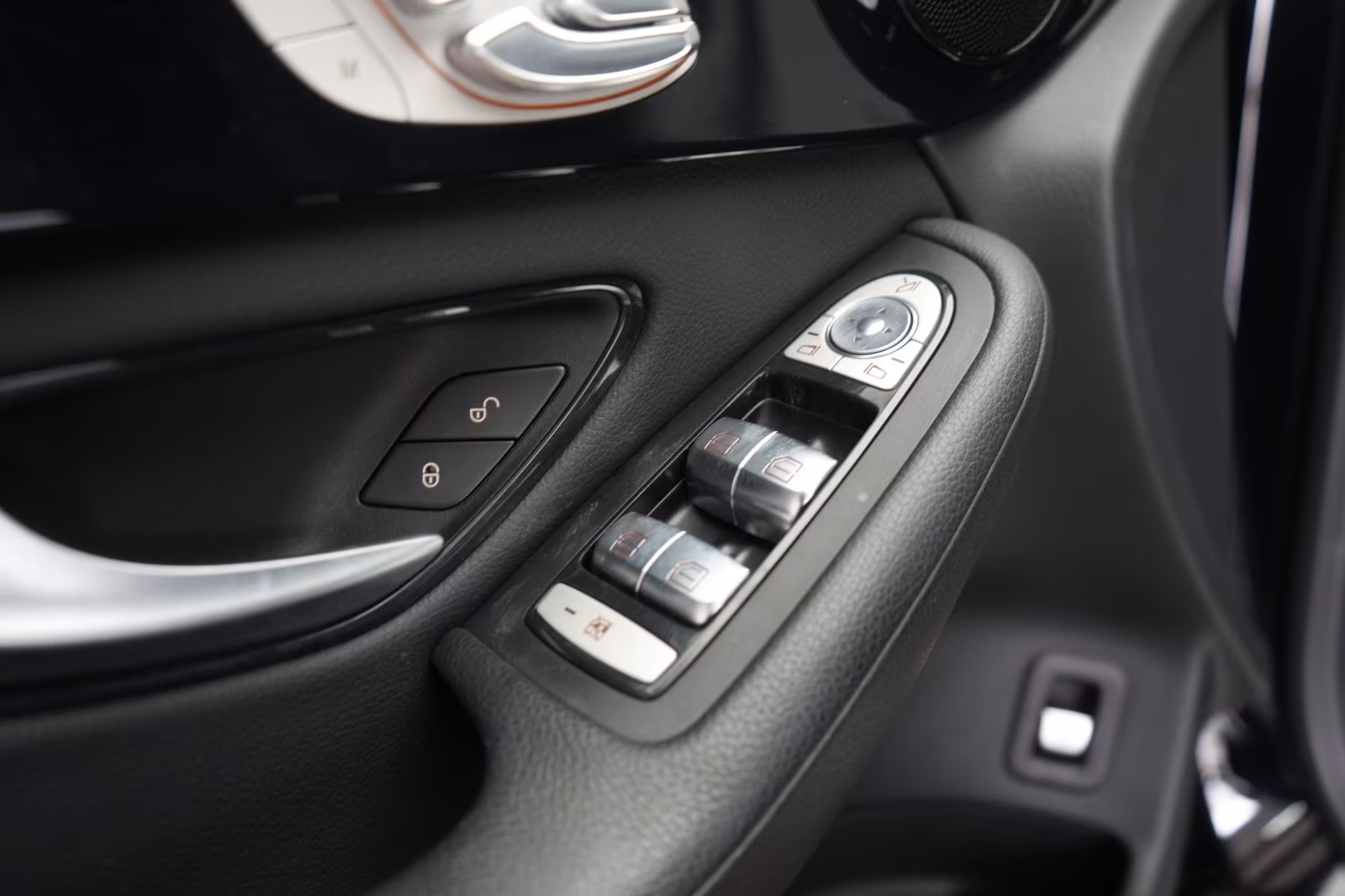 (B-354) Mercedes-Benz(Hybrid) GLC 300 de 4Matic 9G-Tronic Leder/Temp/Kamera - Image 16