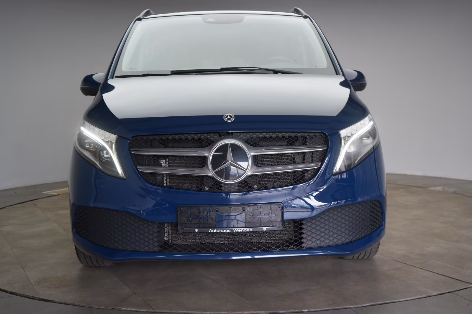 (B-342) Mercedes-Benz V 220 d kompakt 9G-Tronic Avantgarde Led - Image 2