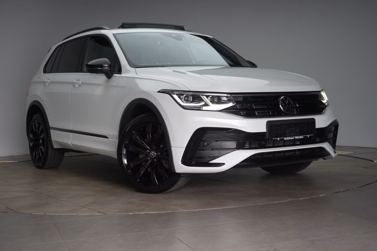 (B-147) Volkswagen(Hybrid) Tiguan 1.4 eHybrid DSG R-Line Leder/ACC/Pano/Kam - Image 1