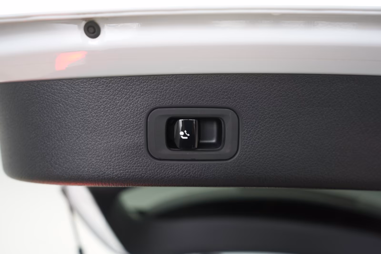 (B-189) Mercedes-Benz(Hybrid) GLC 300 de 4Matic 9G-Tronic Avantgarde Advanc - Image 22