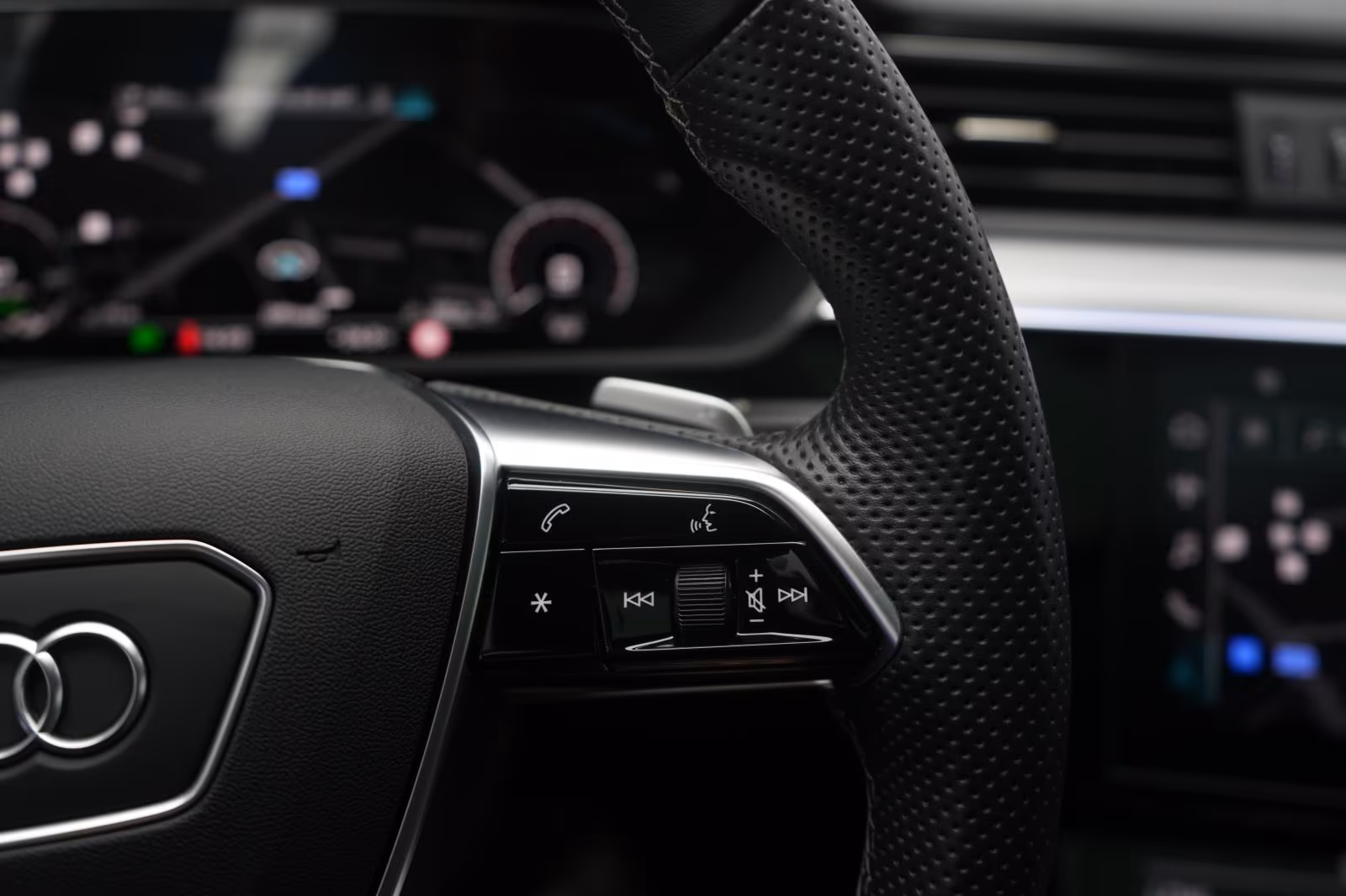 (B-587) Audi e-tron 55 quattro S line Matrix/Kamera/Pano/Virt - Image 16