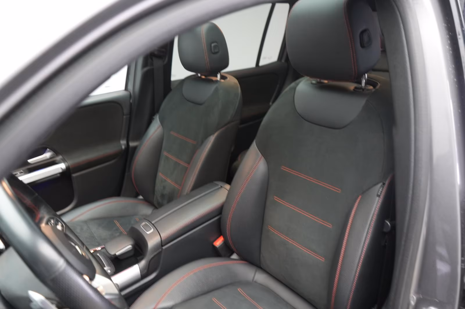 (B-252) Mercedes-Benz GLB 220 d 8G-DCT AMG Distronic/Kamera/Pano/L - Image 8