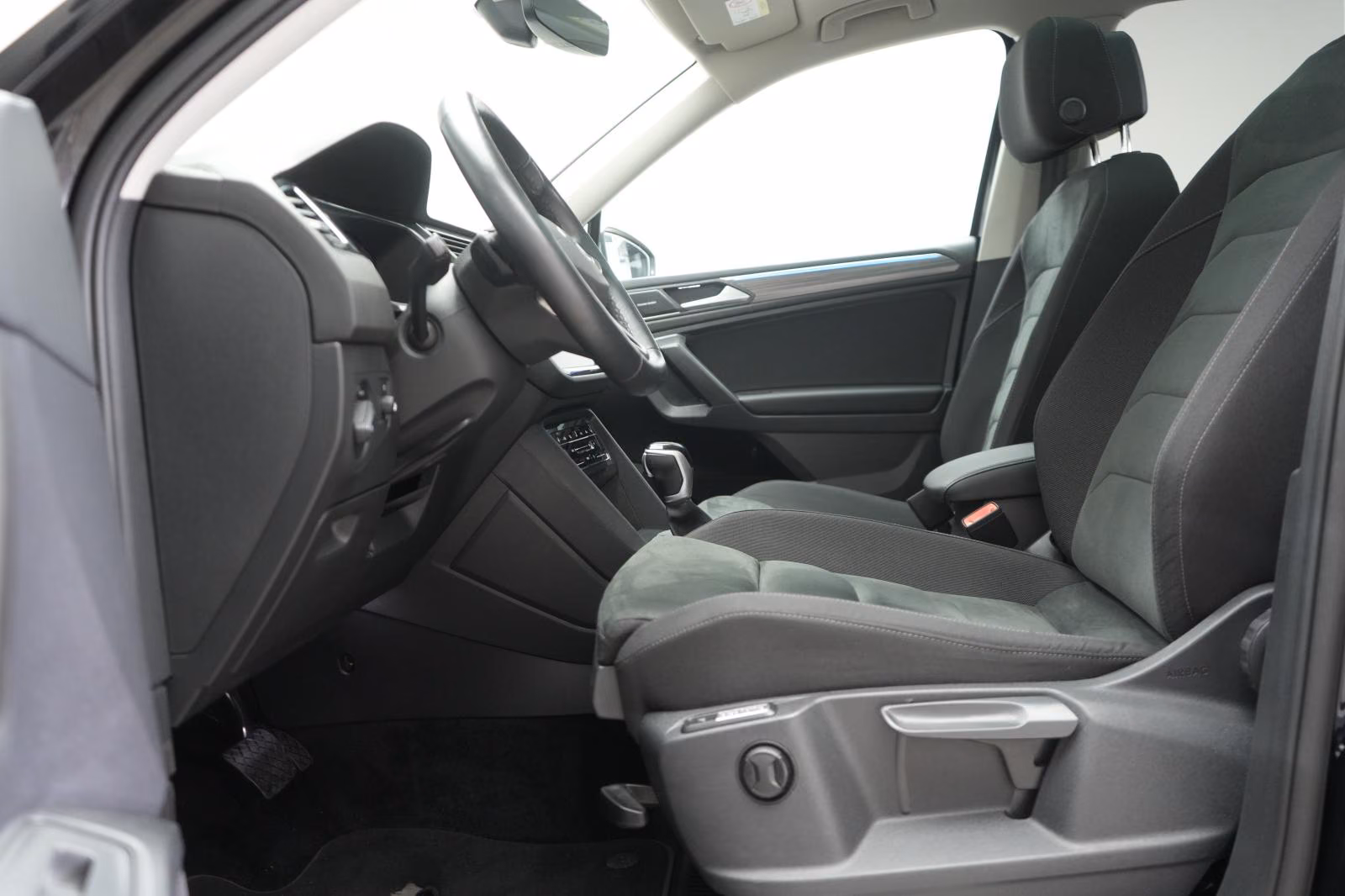 (B-288) Volkswagen Tiguan Allspace 2.0 TDI 4Motion Elegance STHZ/Pa - Image 6