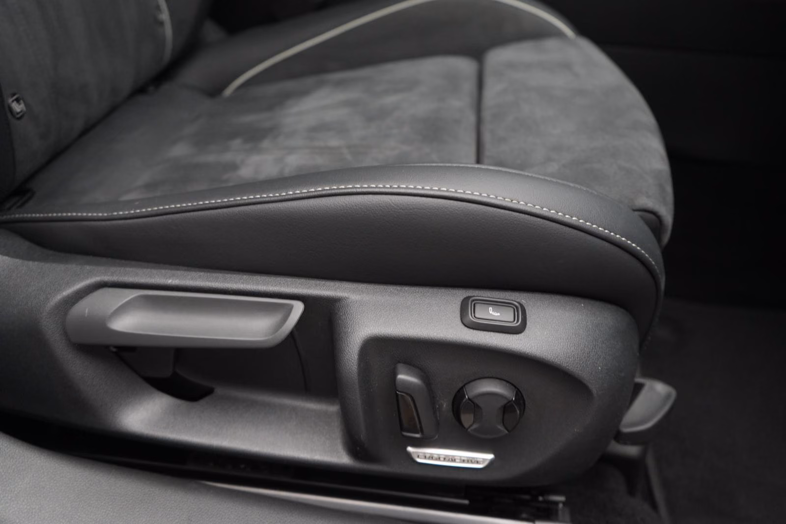 (B-270) Volkswagen Passat Variant 1.5 ETSI Elegance DSG - Image 22