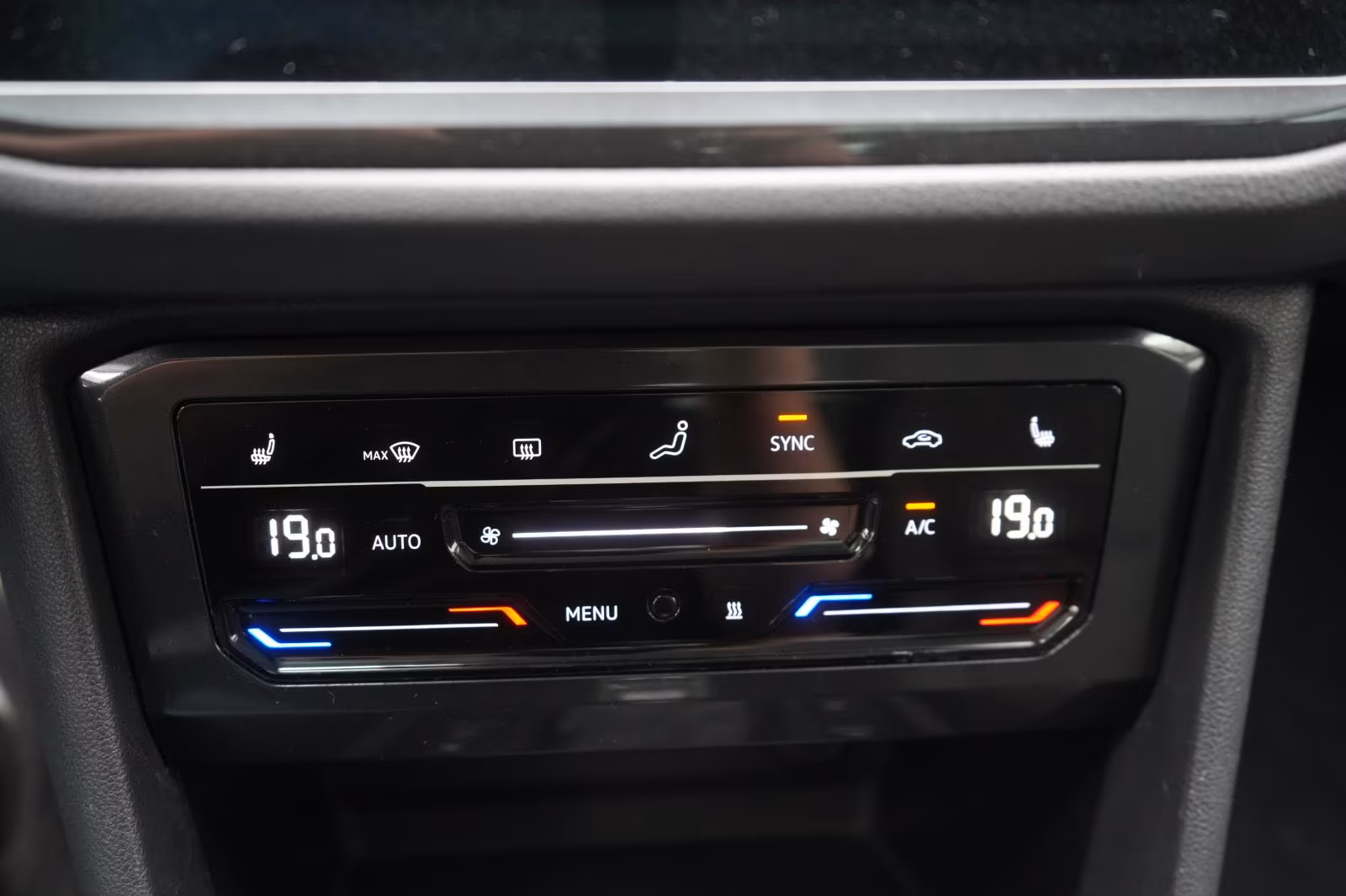 (B-040) Volkswagen Tiguan 1.5 TSI DSG ACC/Kamera/Lane/AHK/ - Image 14