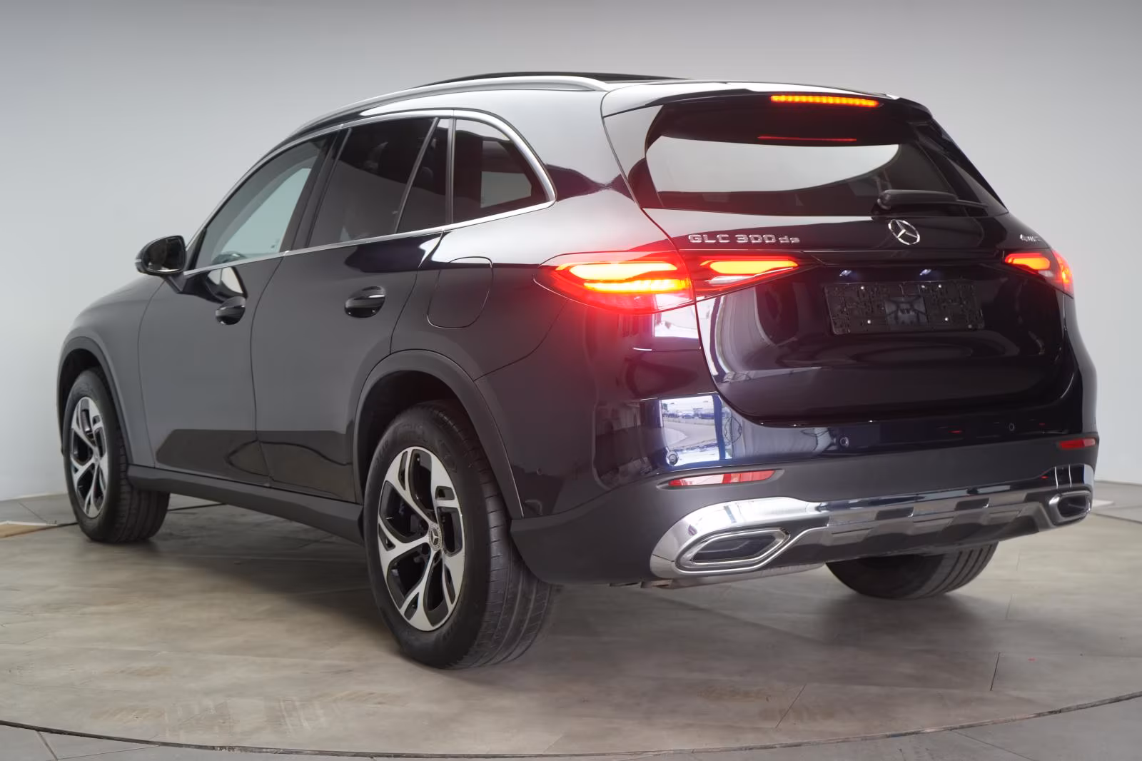 (B-398) Mercedes-Benz GLC 300 de 4Matic 9G-Tronic Avantgarde Leder/Dis - Image 4