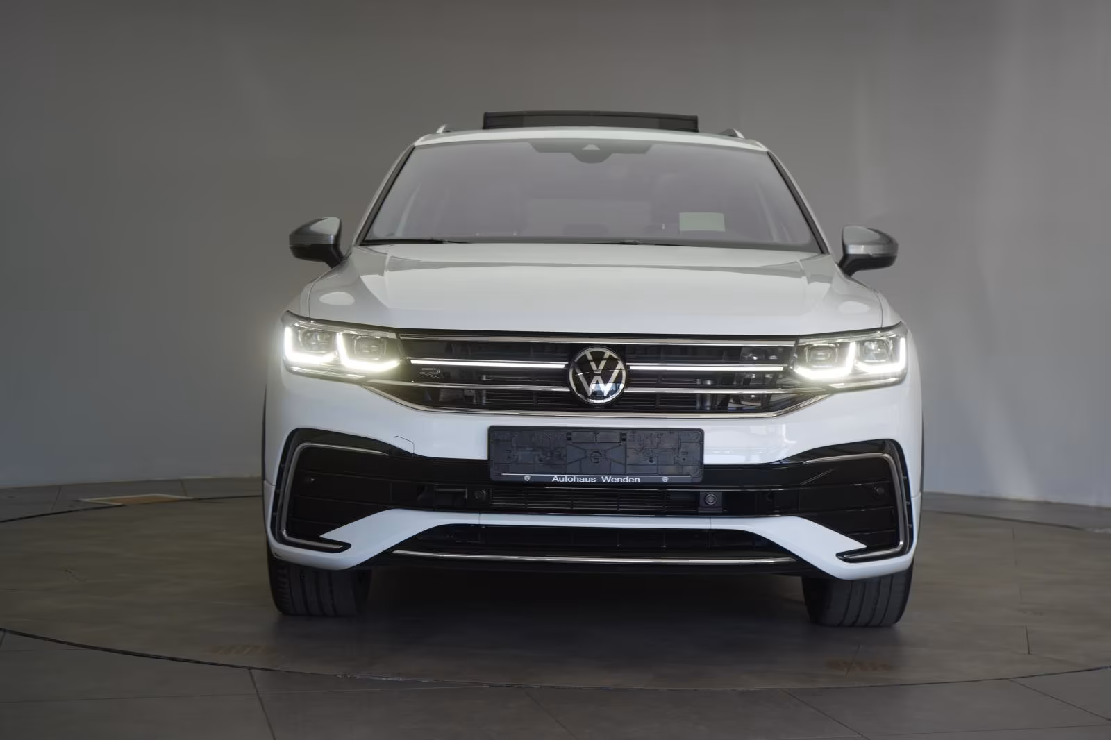 (B-124) Volkswagen(7 ghế) Tiguan Allspace 2.0 TSI 4Motion DSG R Line ACC/K - Image 2