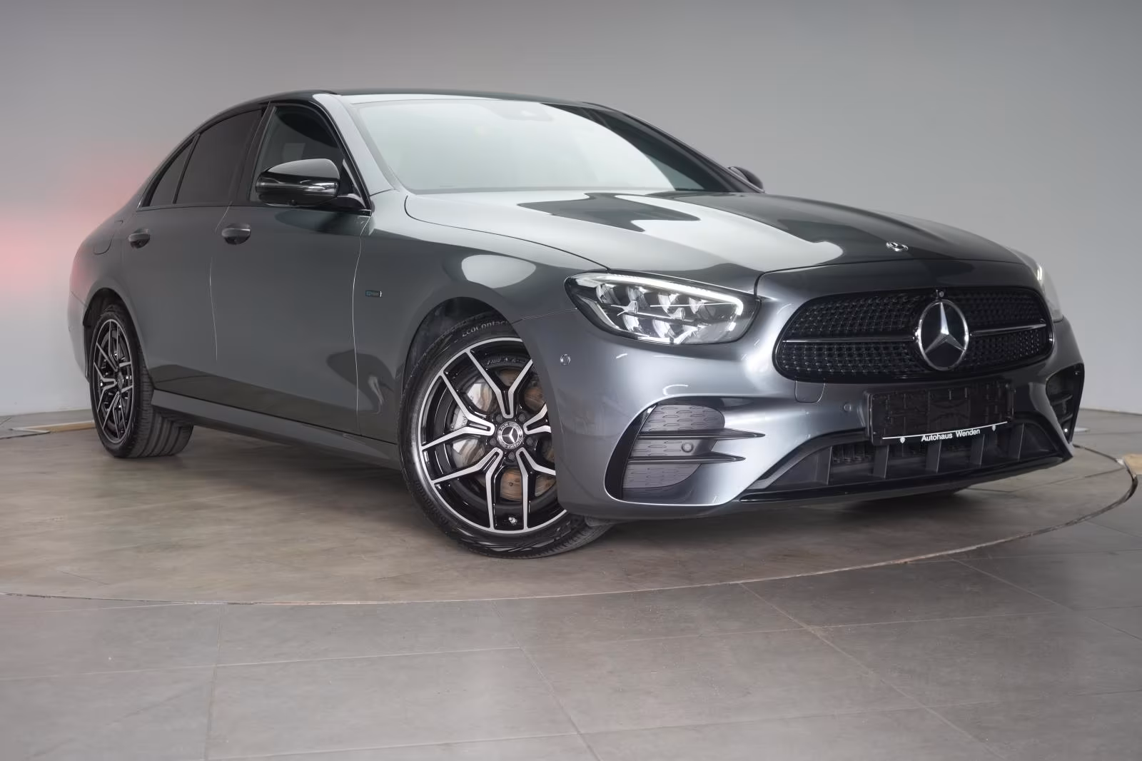 (B-577) Mercedes-Benz(Hybrid) E 300 de 9G-Tronic AMG Line 360/STHZ/LED/19" - Image 1
