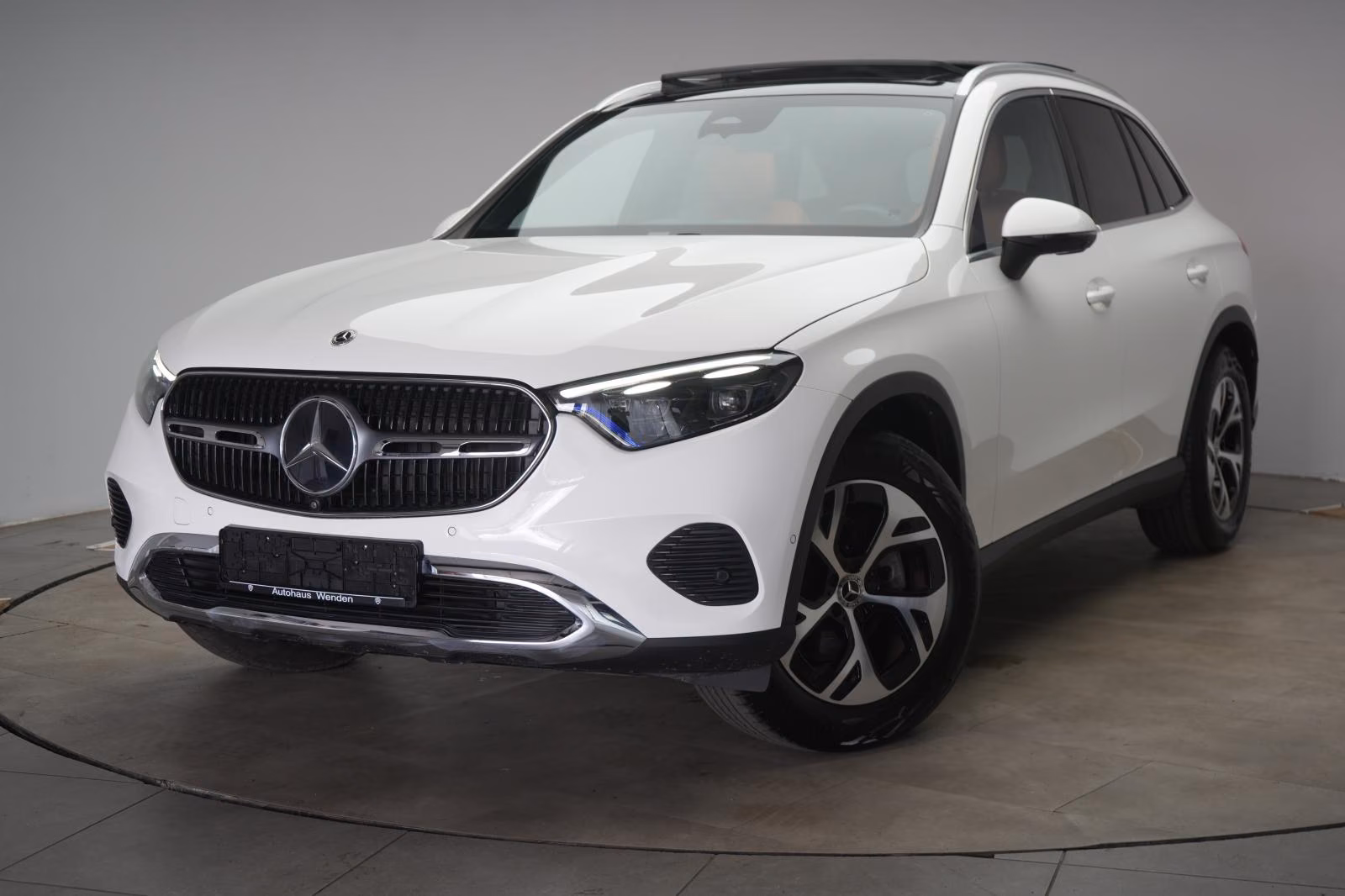 (B-405) Mercedes-Benz GLC 220 d 4Matic 9G-Tronic Avantgarde Advance - Image 3