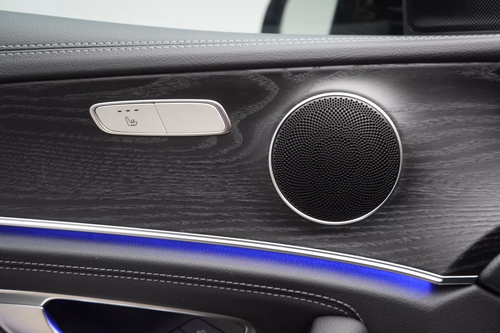 (B-483) Mercedes-Benz(Hybrid) E 300 e T 9G-Tronic AMG Distronic/Kamera/Lane/ - Image 21