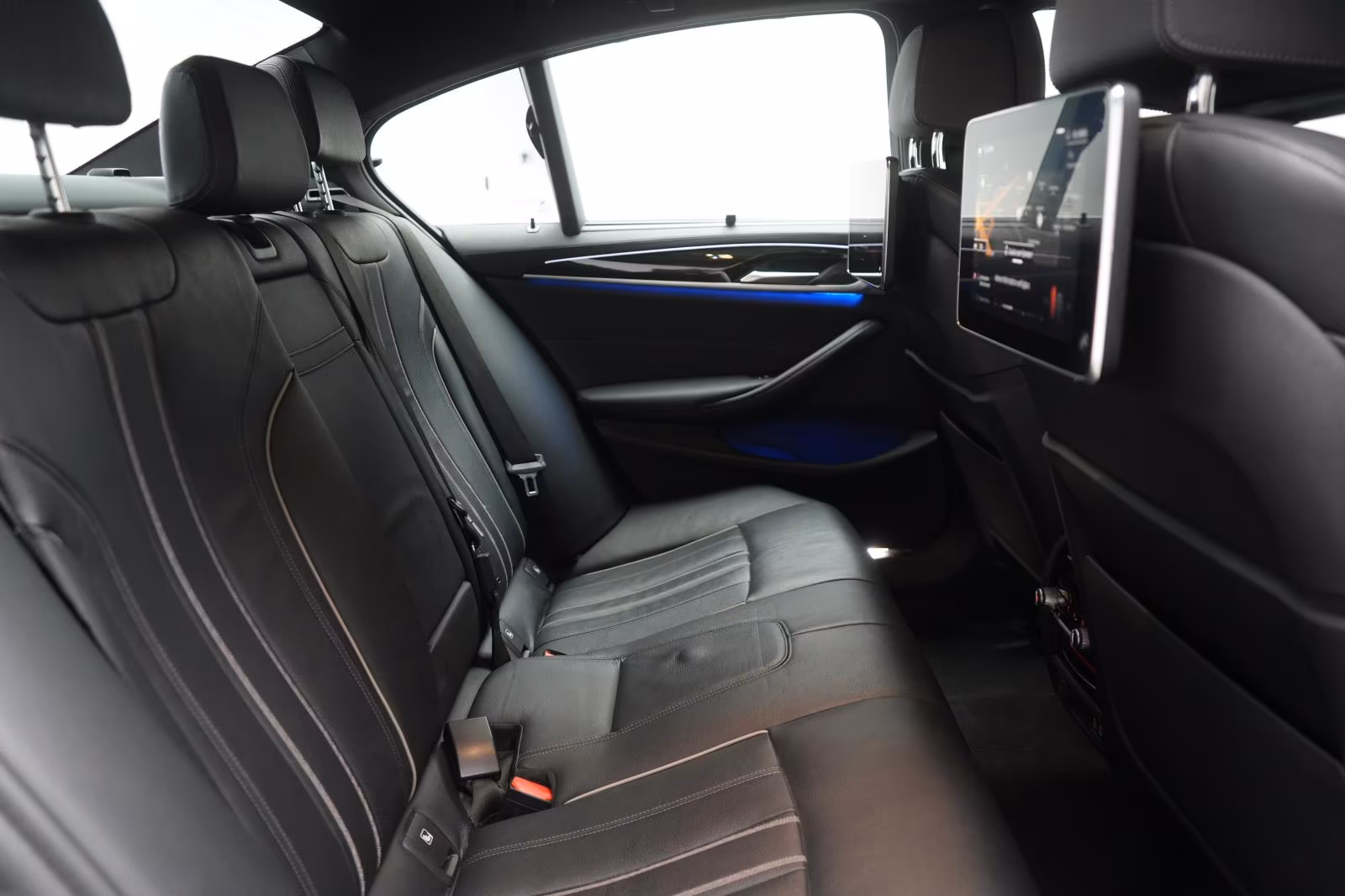 (B-568) BMW 520 i Luxury Line - Image 11