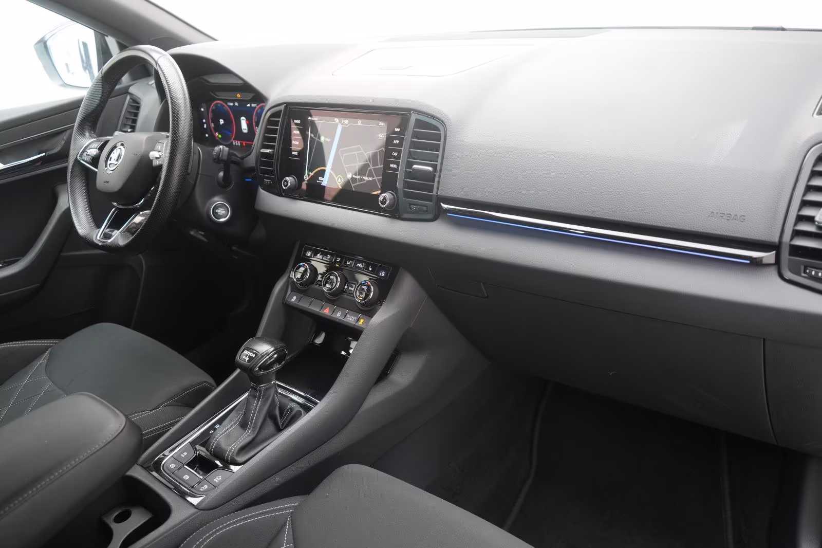(B-757) Skoda Karoq 2.0 TDI 4x4 DSG Sportline AHK/Matrix/Virtu - Image 9