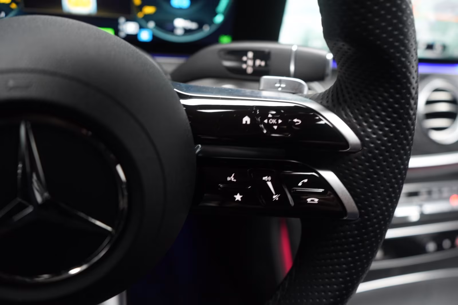 (B-259) Mercedes-Benz(Hybrid) E 300 e T 9G-Tronic AMG Distronic/Kamera/AHK/L - Image 18
