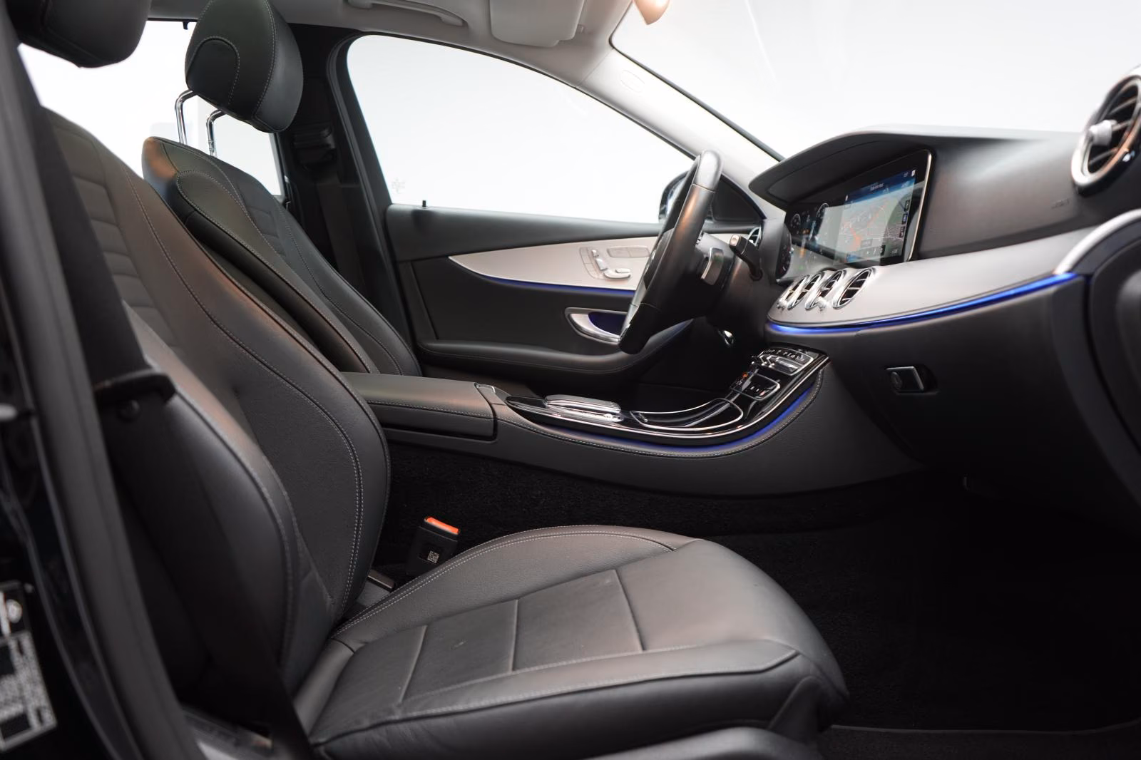 (B-039) Mercedes-Benz(Hybrid) E 300 de 4Matic T Avantgarde Leder/Distronic/Kam - Image 9