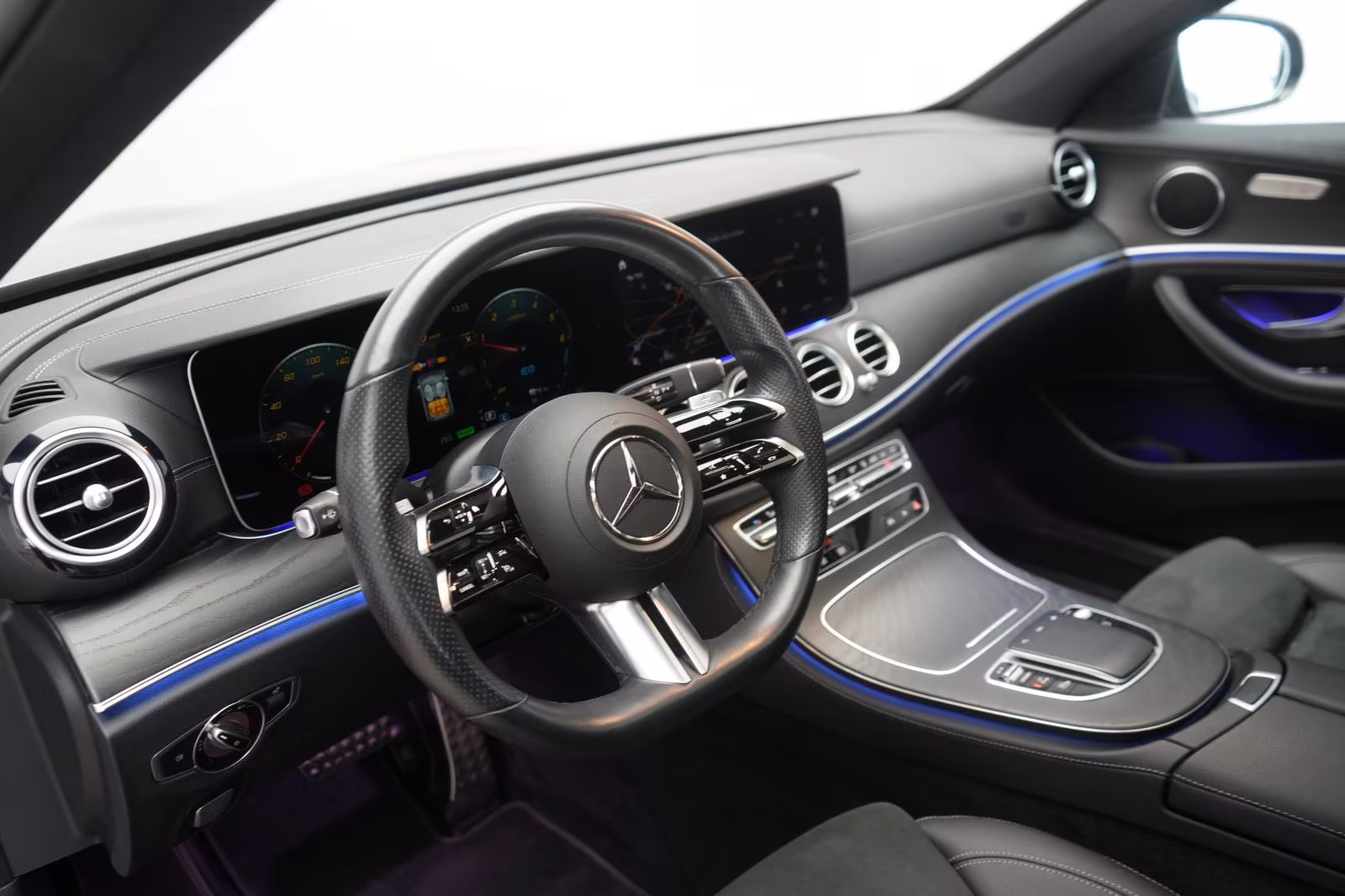 (B-575) Mercedes-Benz(Hybrid) E 300 de 4Matic 9G-Tronic AMG Distronic/Kamera/P - Image 7