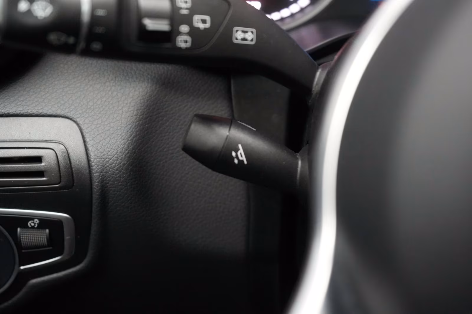 (B-354) Mercedes-Benz(Hybrid) GLC 300 de 4Matic 9G-Tronic Leder/Temp/Kamera - Image 18