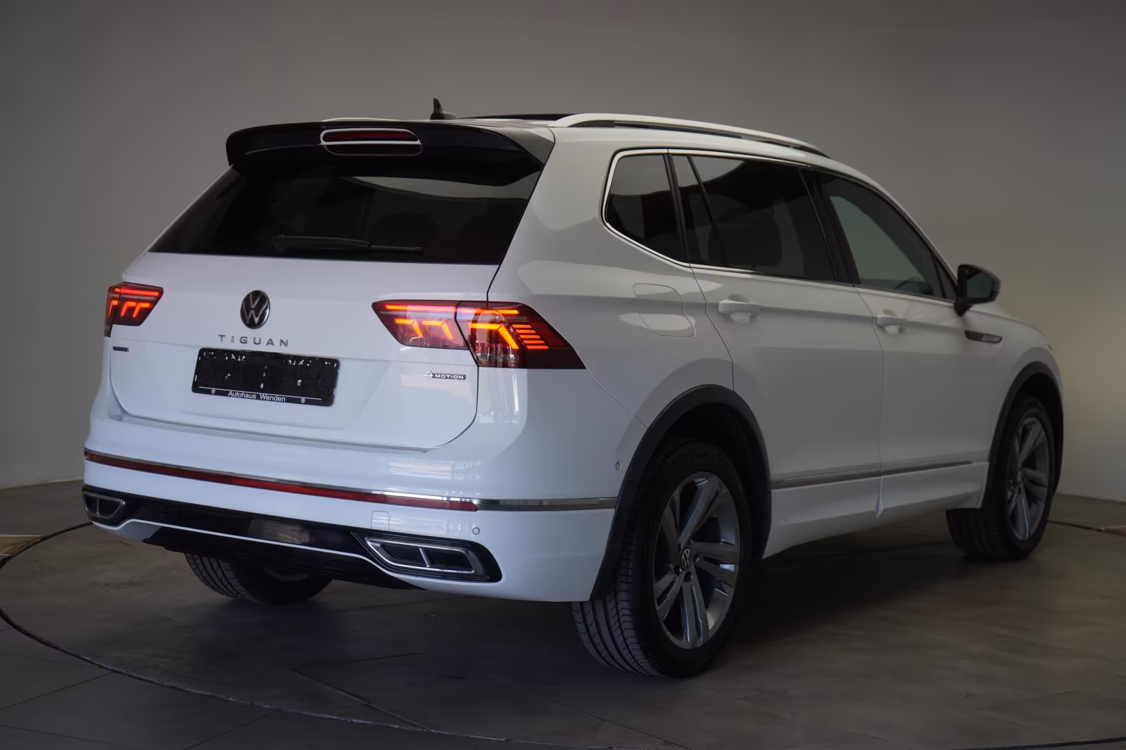 (B-609) Volkswagen Tiguan Allspace 2.0 TDI 4Motion DSG R-Line ACC/K - Image 5