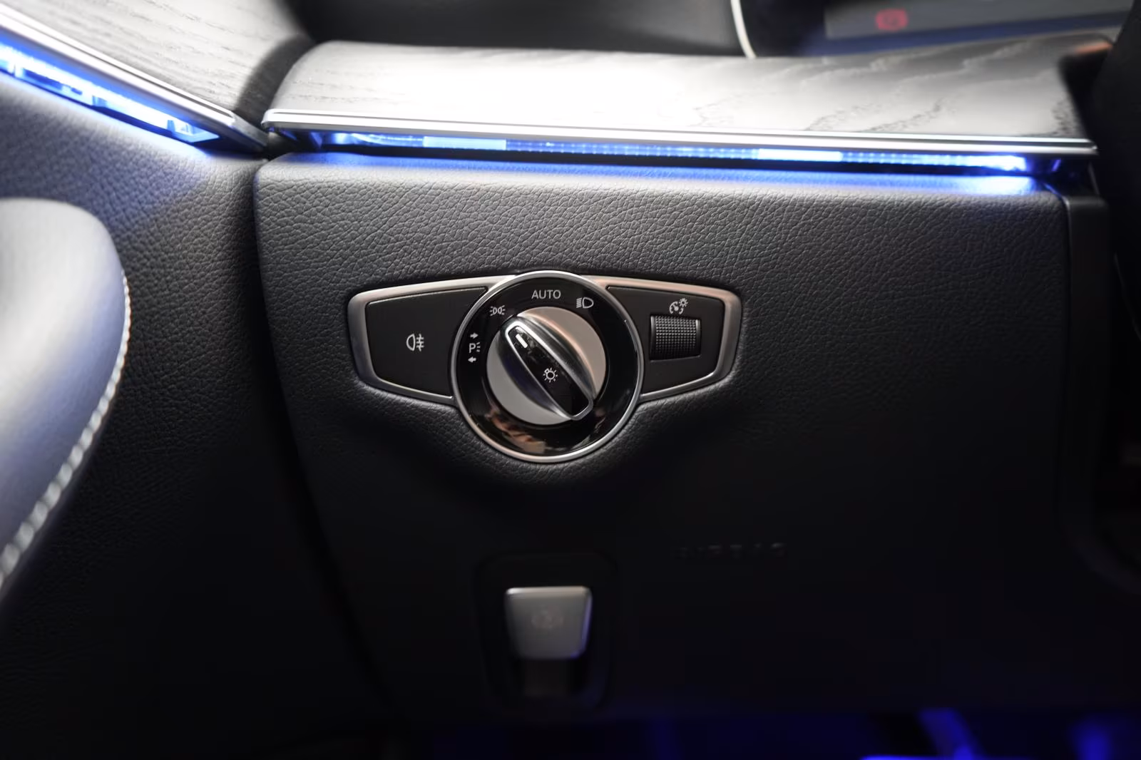 (B-647) Mercedes-Benz(Hybrid) E 300 de 9G-Tronic Avantgarde Distronic/Kamera/ - Image 22