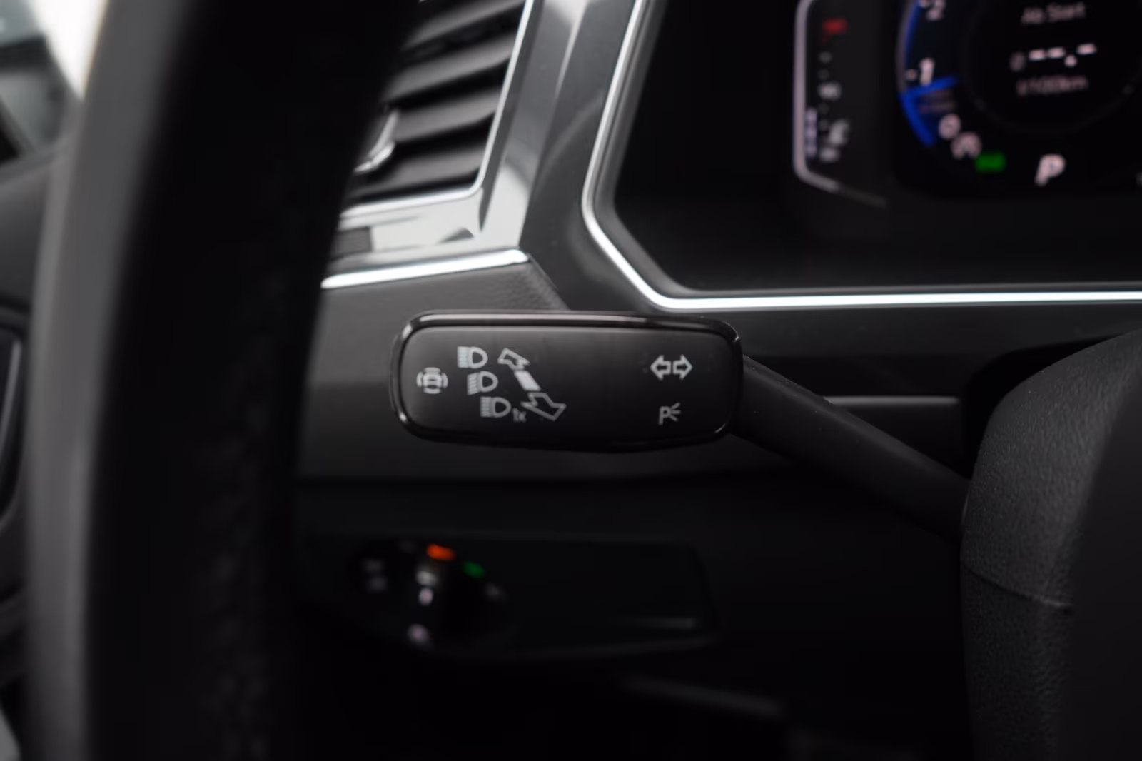 (B-553) Volkswagen Tiguan 1,5 TSI R line ACC/Kamera/Virtual/H&K/Pan - Image 17