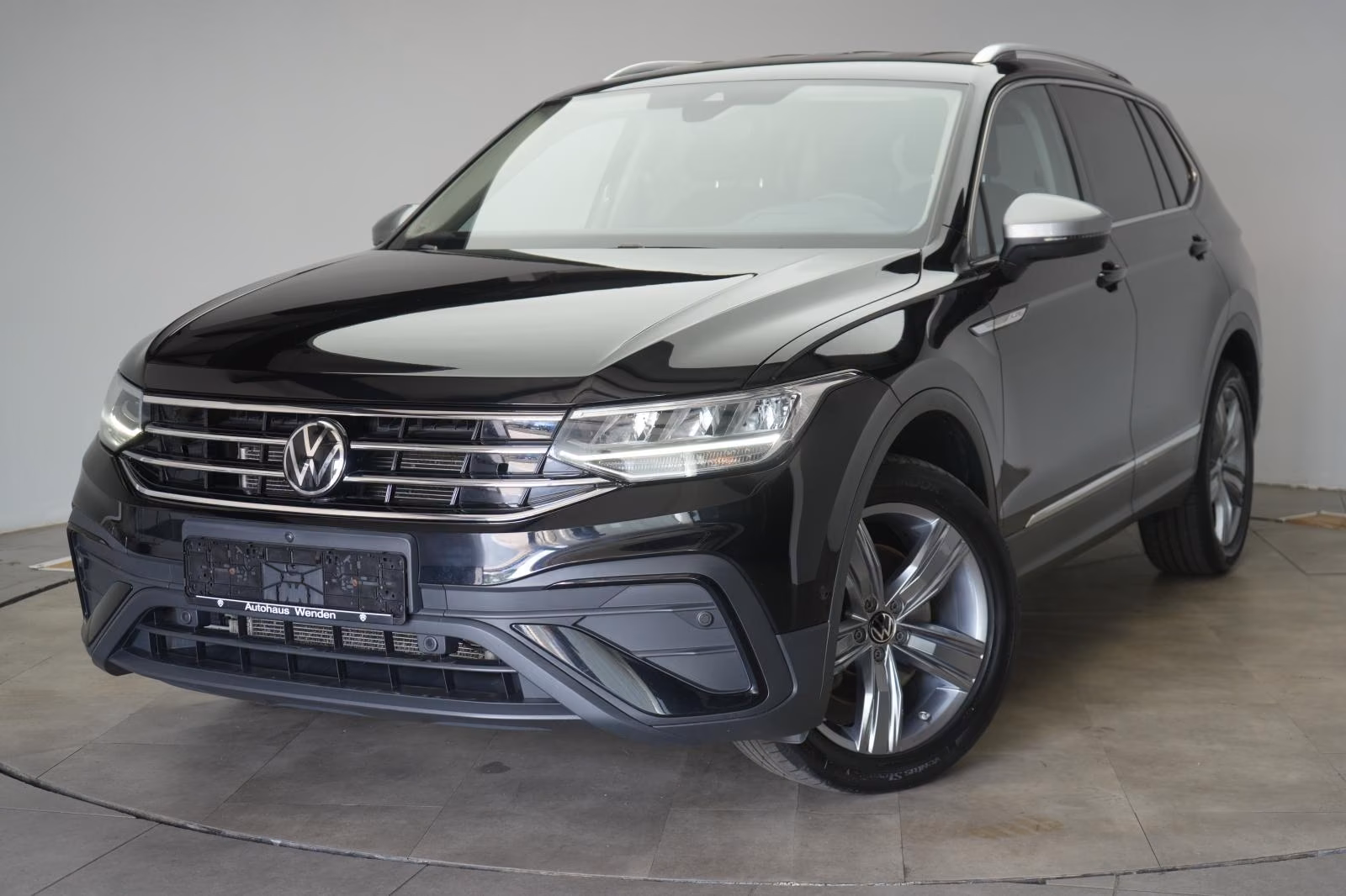 (B-380) Volkswagen Tiguan Allspace 2.0 TDI 4Motion DSG Life ACC/Kam - Image 3
