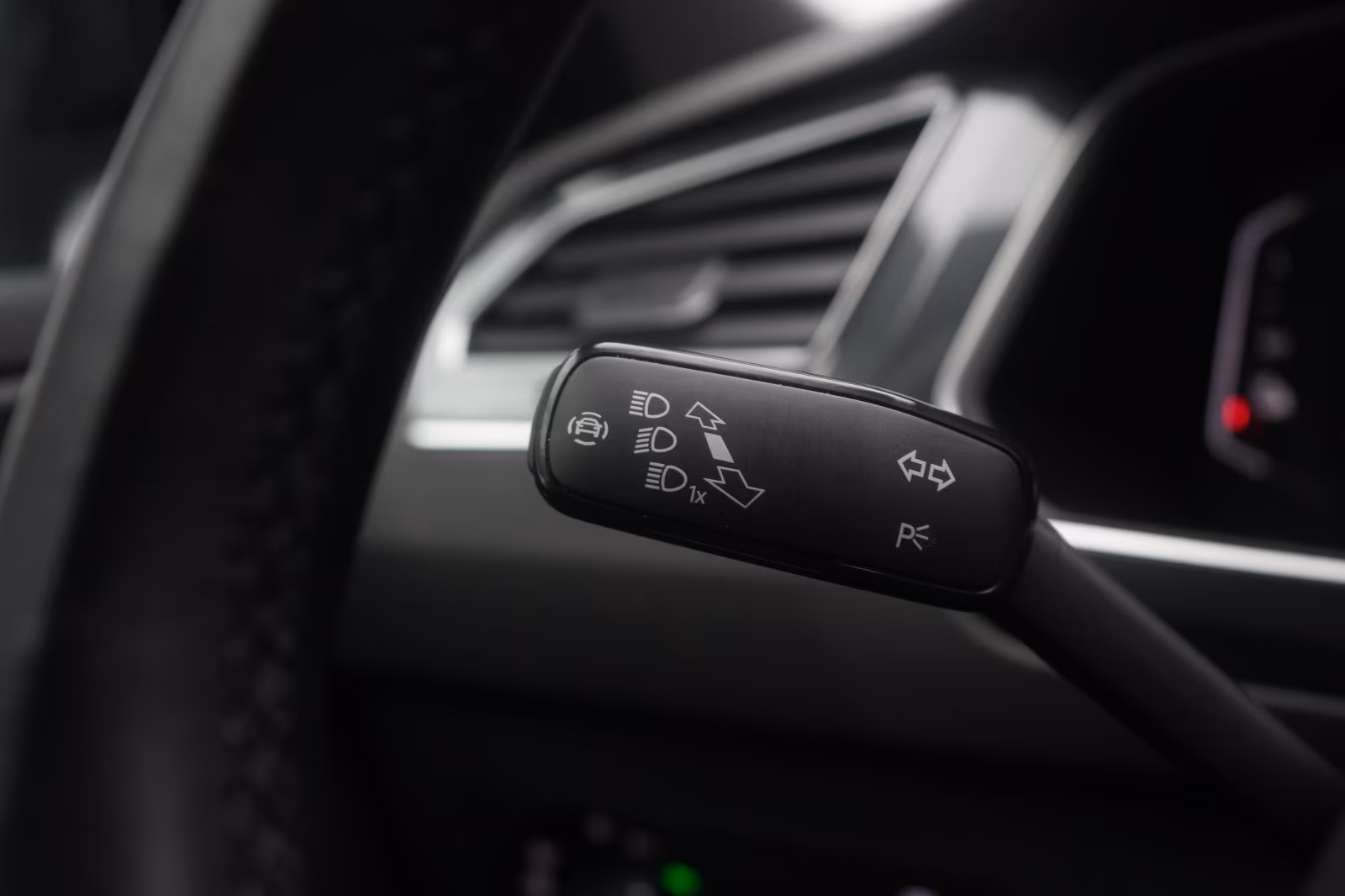 (B-131) Volkswagen Tiguan 1.4 eHybrid DSG R-Line Matrix/DCC/IQ.Driv - Image 18