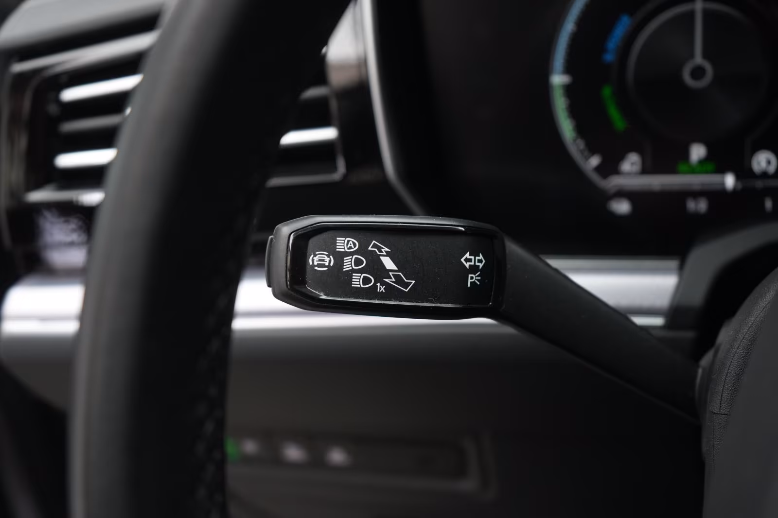 (B-334) Volkswagen(Hybrid) Touareg 3.0 V6 e-Hybrid 4Motion R line Leder/ACC - Image 20