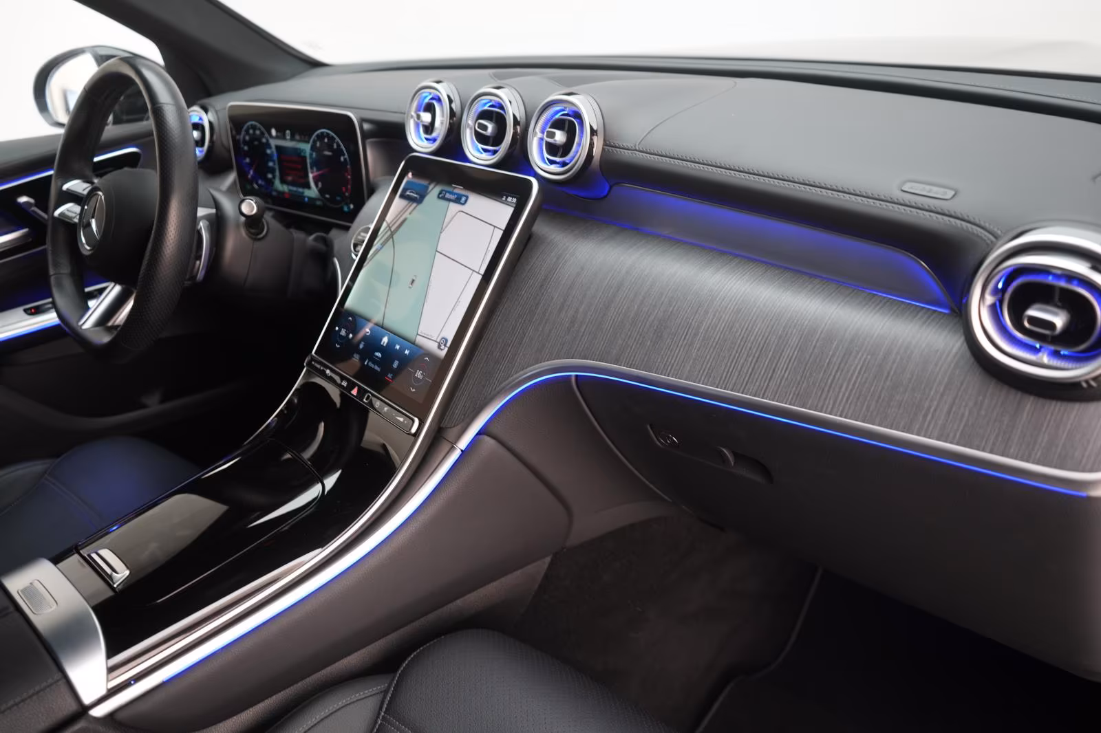 (B-021) Mercedes-Benz GLC 300 4Matic 9G-Tronic AMG Line Advanced  - Image 10