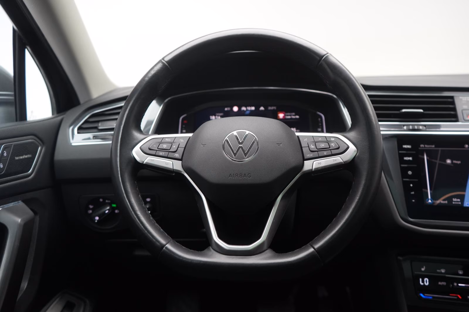 (B-288) Volkswagen Tiguan Allspace 2.0 TDI 4Motion Elegance STHZ/Pa - Image 17