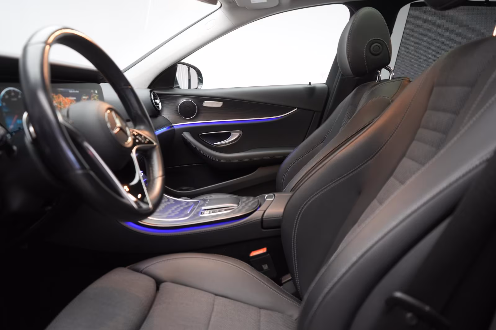 (B-664) Mercedes-Benz(Hybrid) E 300 E T 9G-Tronic Leder/Temp/Kamera/Pano/A - Image 6