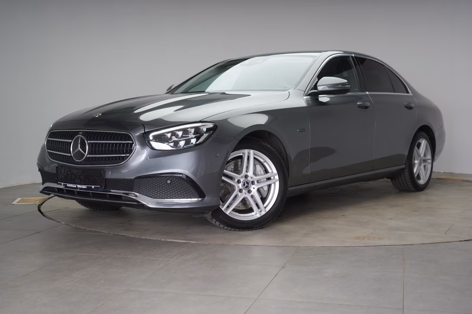 (B-237) Mercedes-Benz(Hybrid) E 300 de 9G-Tronic Leder/Softclose/Distronic/Kam - Image 3