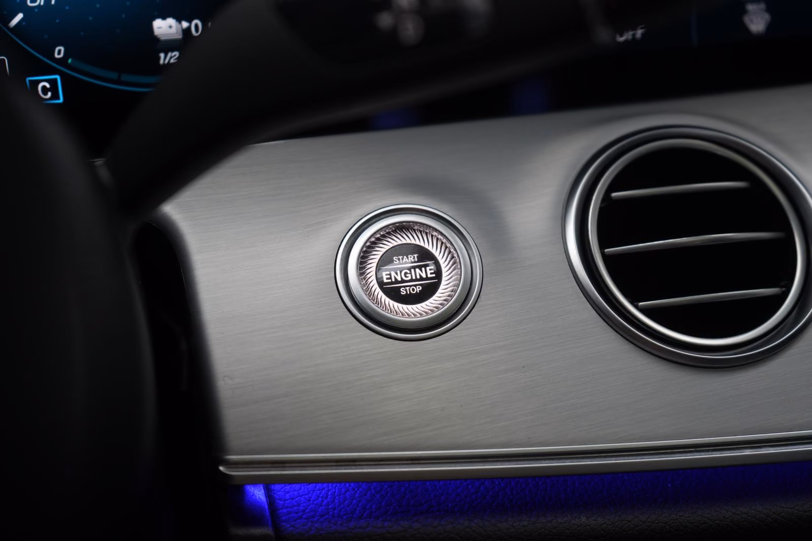 (B-039) Mercedes-Benz(Hybrid) E 300 de 4Matic T Avantgarde Leder/Distronic/Kam - Image 15