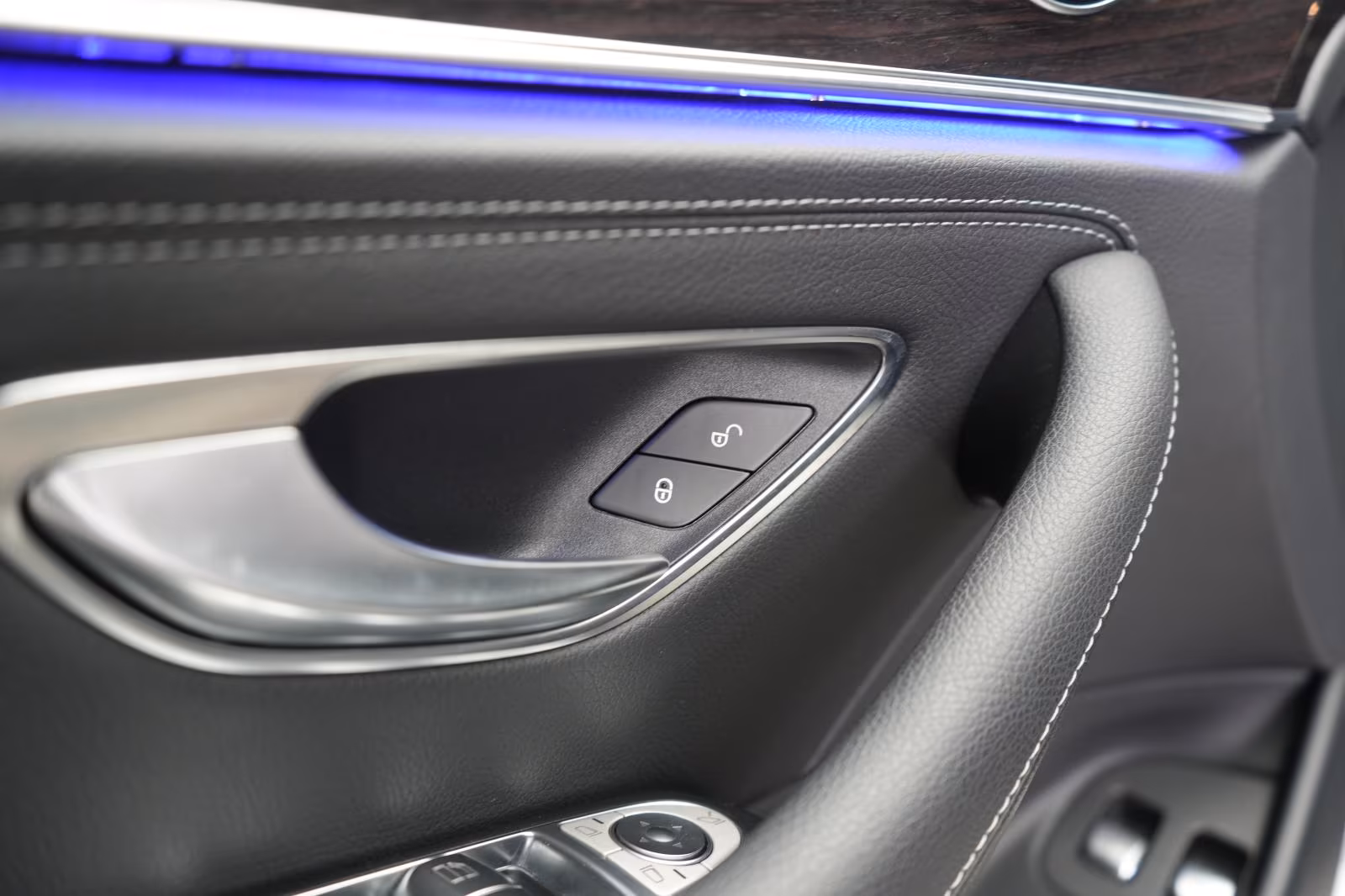 (B-093) Mercedes-Benz(Hybrid) E 300 e 9G-Tronic AMG Line - Image 20