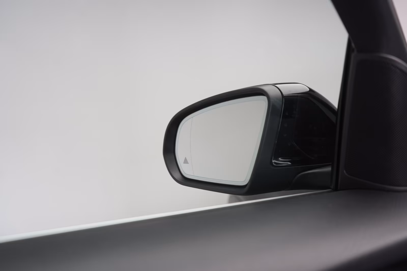 (B-084) Mercedes-Benz(Hybrid) GLC 300 de 4Matic 9G-Tronic AMG Line CarPlay/ - Image 26