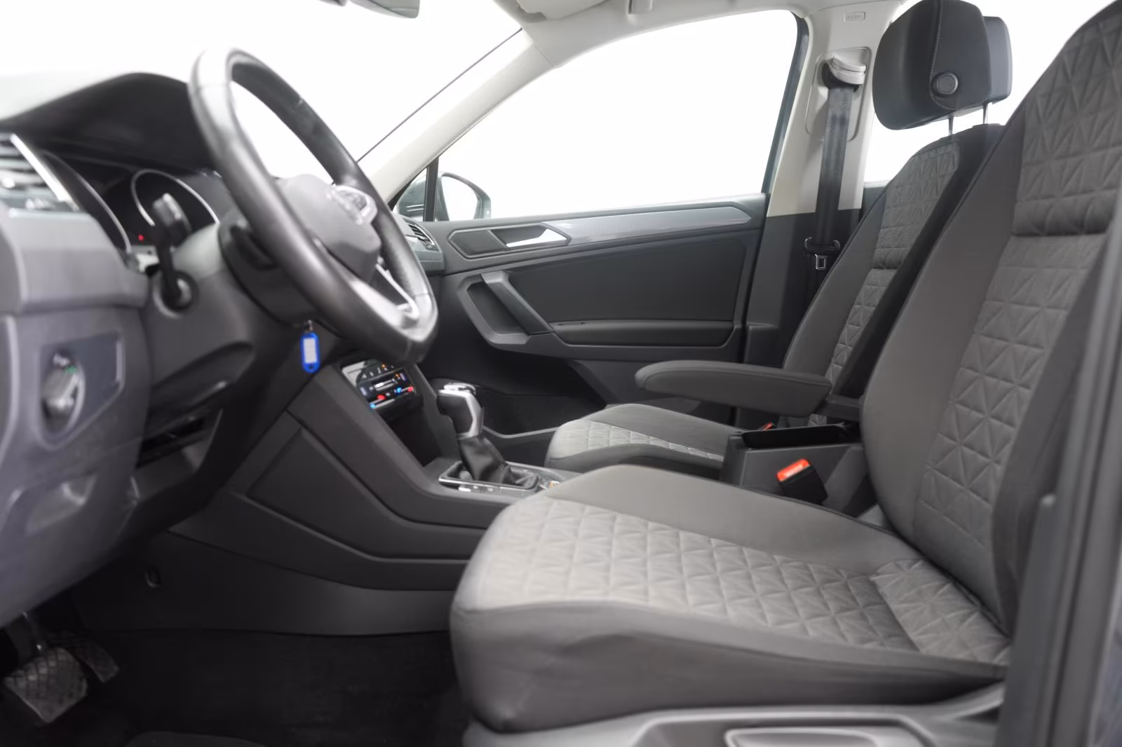 (B-133) Volkswagen Tiguan 2.0 TDI 4Motion DSG Navi/ACC/AHK - Image 6