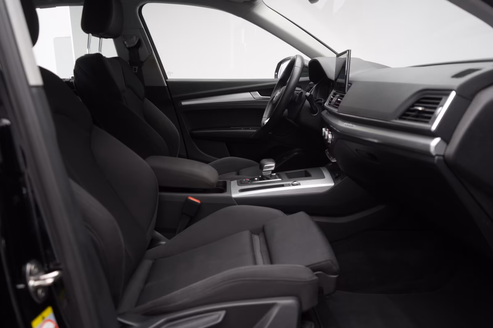 (B-356) Audi Q5 40 TDI quattro S tronic Temp/Virtual/AHK/LED - Image 9