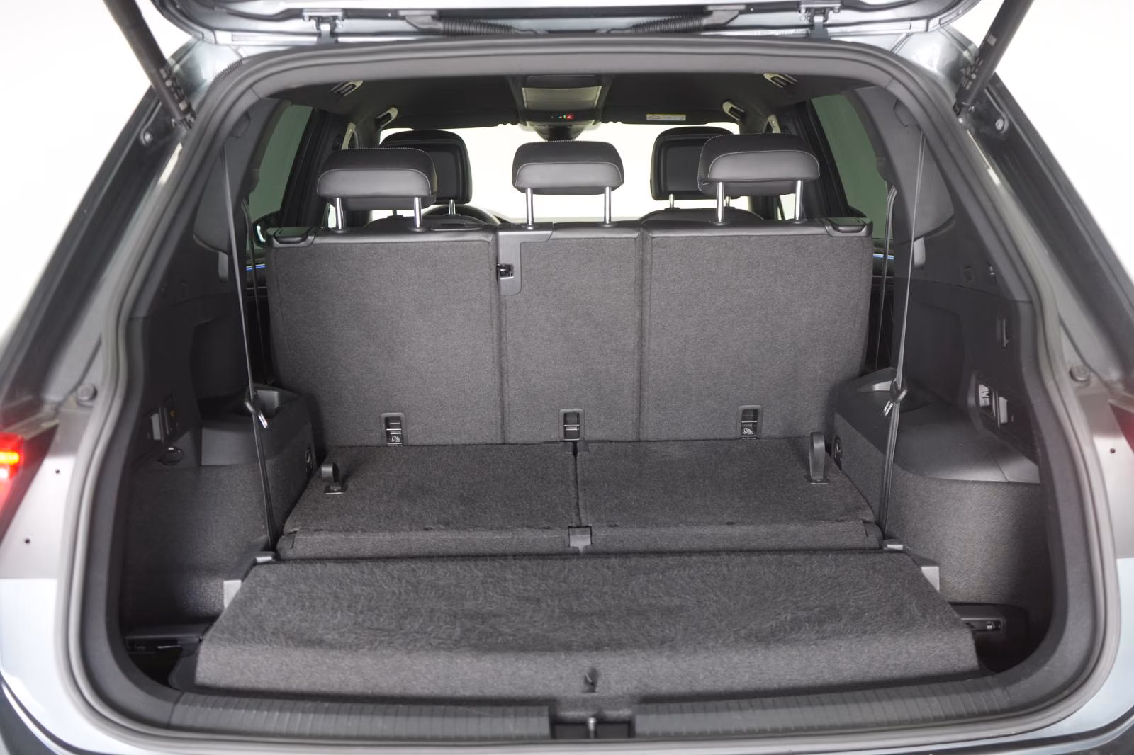 (B-516) Volkswagen(7chỗ) Tiguan Allspace 2.0 TSI 4Motion DSG R-Line Leder - Image 33