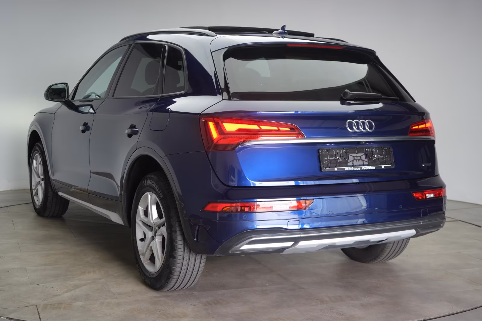 (B-072) Audi Q5(Hybrid) 50 TFSIe quattro S tronic advanced - Image 4