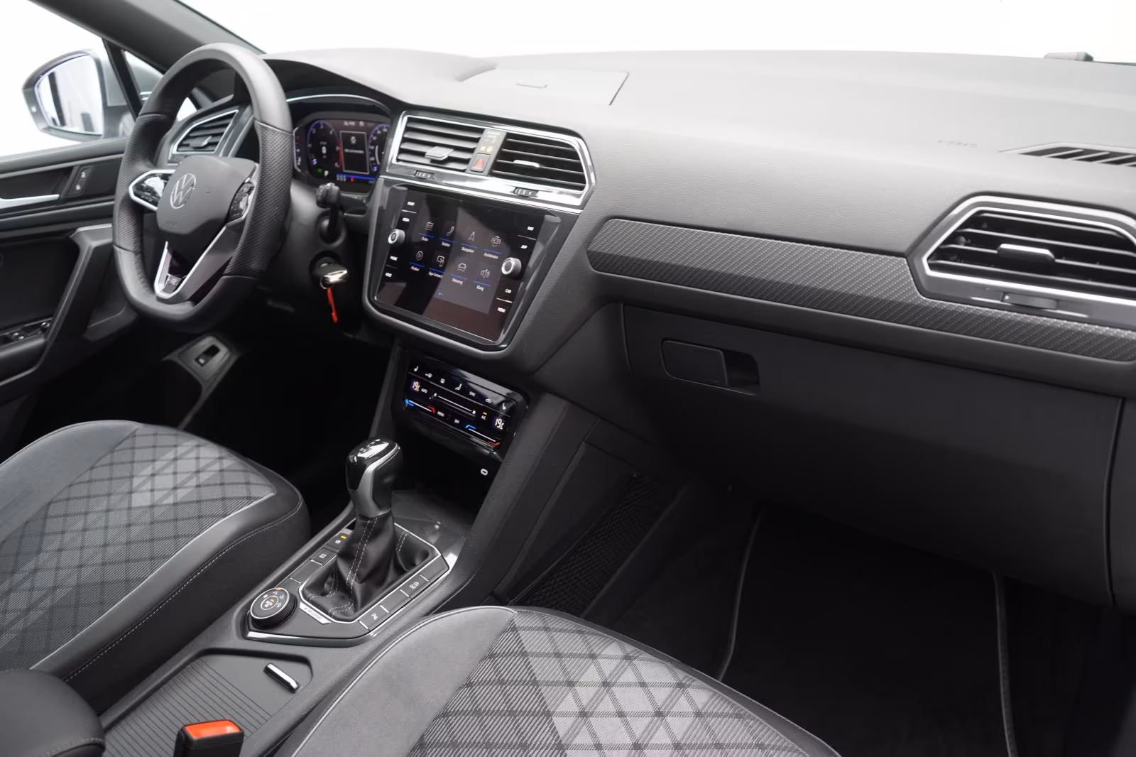 (B-427) Volkswagen Tiguan Allspace 2.0 TDI SCR 4Motion DSG R-Line - Image 10